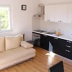 Guest house Jure 3*