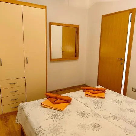 Jure 3* Primošten