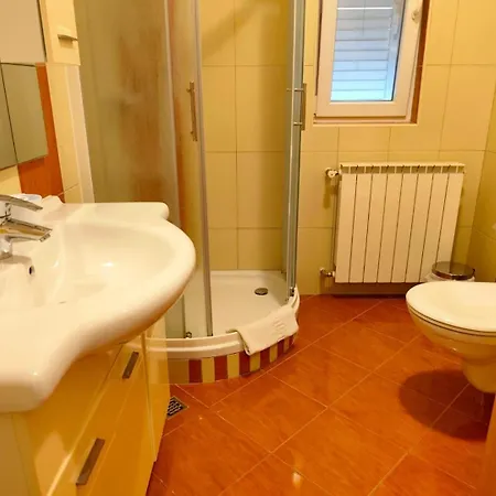 Jure 3* Primošten