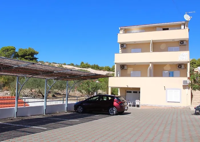 Jure 3* Примоштен